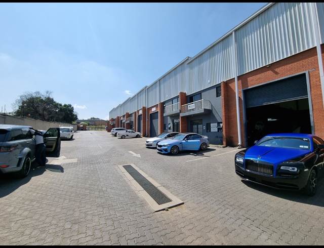 322M² WAREHOUSE TO LET IN LINBRO PARK