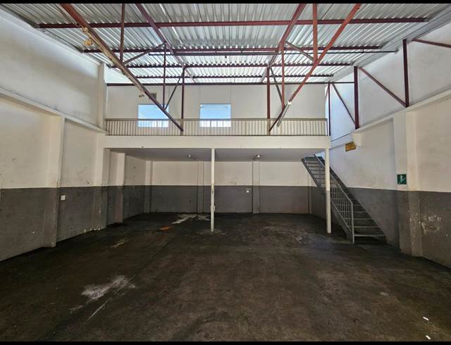 154M² WAREHOUSE TO LET IN STEELEDALE