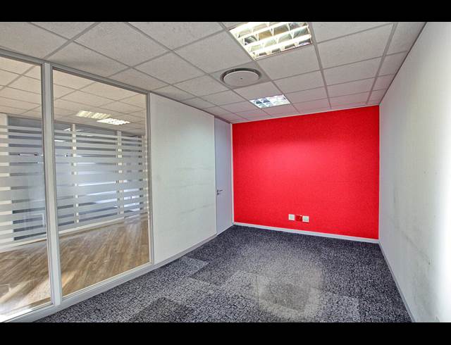 712.90M² OFFICE TO LET IN BRYANSTON