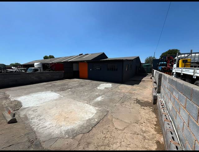 199M² WORKSHOP TO LET IN VULCANIA