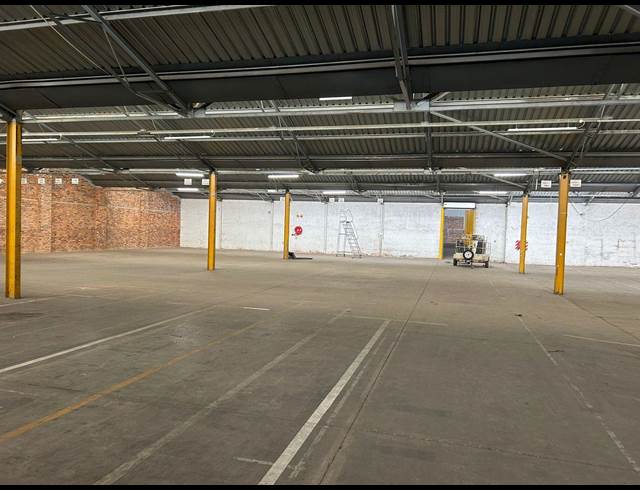 3,896M² WAREHOUSE TO LET IN ANDERBOLT
