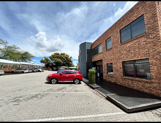 1,727M² WAREHOUSE TO LET IN TUNNEY