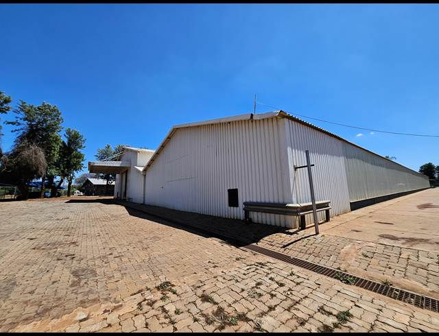 3,992M² WAREHOUSE TO LET IN ROSSLYN