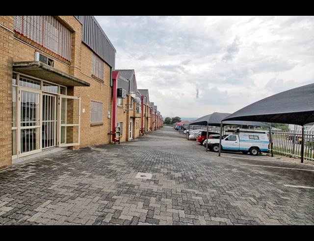 636.50M² WAREHOUSE TO LET IN KYA SANDS