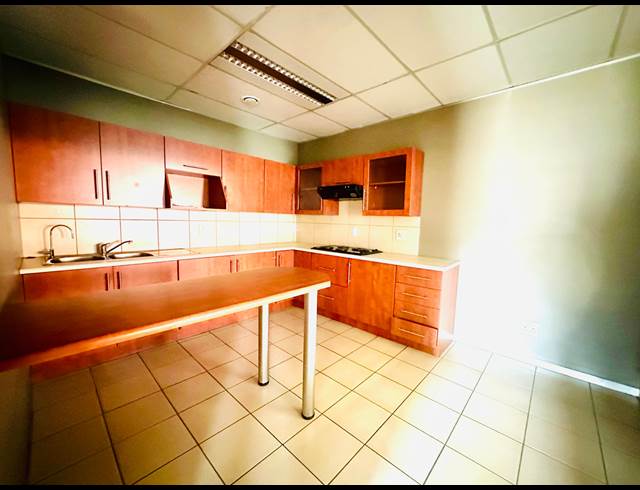 406.63M² OFFICE TO LET IN WOODMEAD