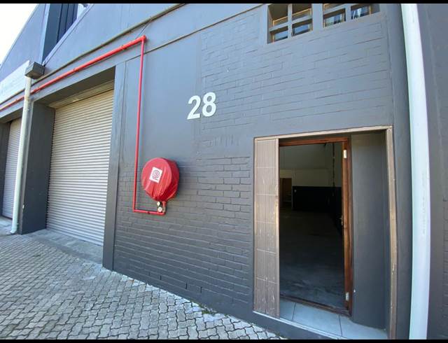 110M² WAREHOUSE TO LET IN EPPING INDUSTRIAL
