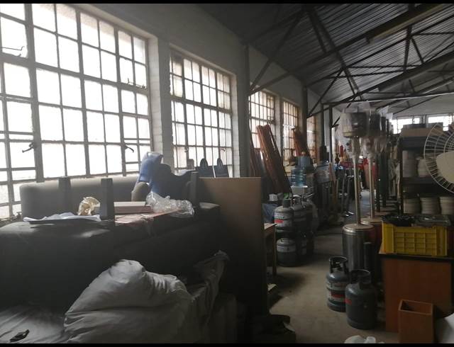 1,000M² WAREHOUSE TO LET IN FORDSBURG