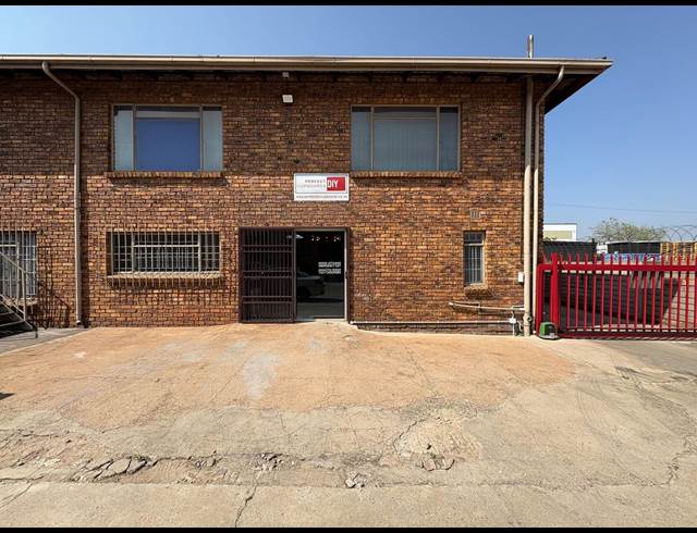 1,210M² WAREHOUSE TO LET IN HUGHES