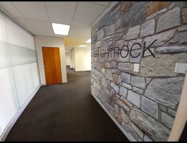 245M² OFFICE TO LET IN BRYANSTON