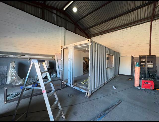 152M² WAREHOUSE TO LET IN BROADLANDS PARK