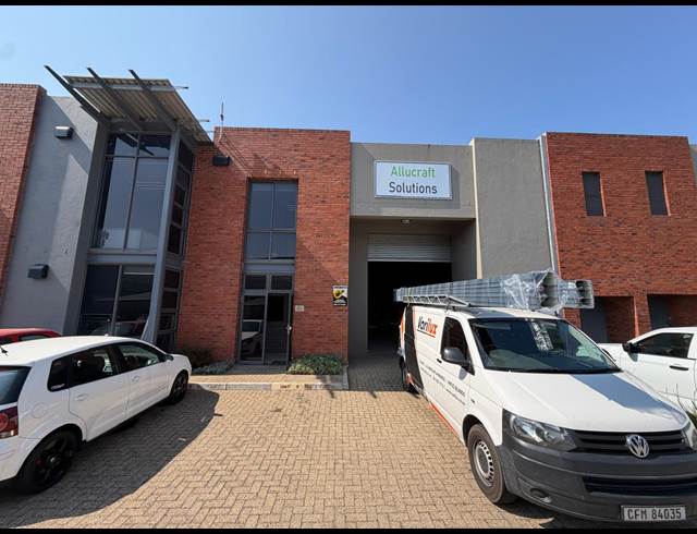 449M² WAREHOUSE TO LET IN STIKLAND INDUSTRIAL