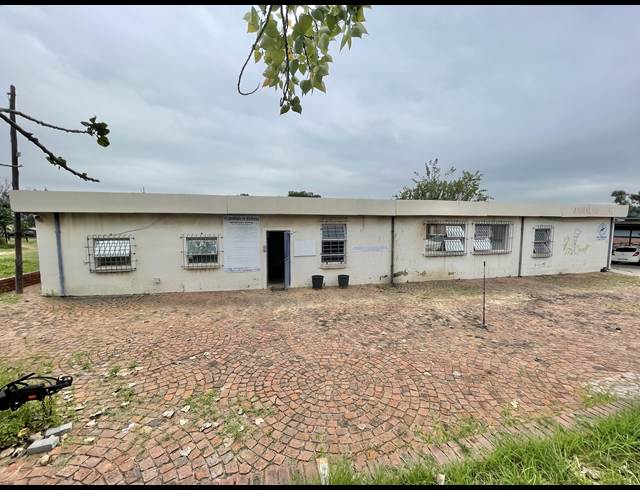 240M² BUILDING TO LET IN KYALAMI HILLS