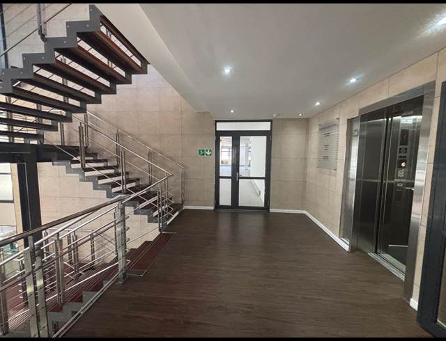 346M² OFFICE TO LET IN PLATTEKLOOF 3