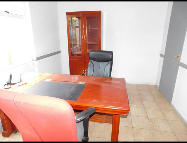 132M² OFFICE TO LET IN BORDEAUX