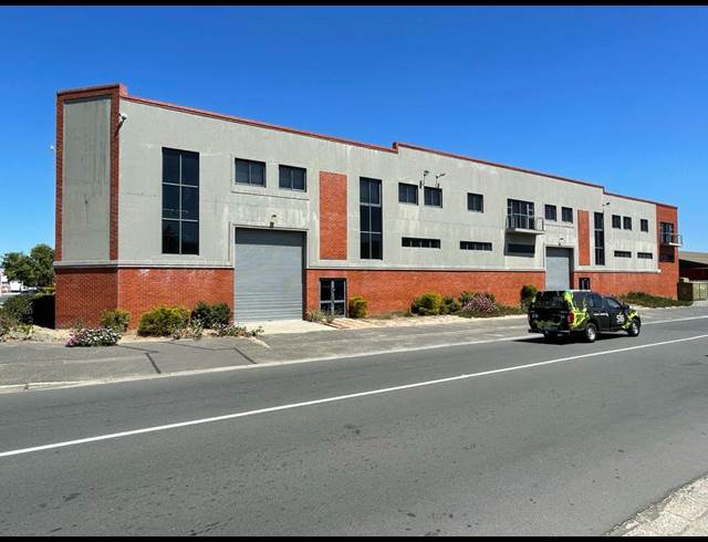 4,600M² WAREHOUSE RENTED IN TRIANGLE FARM