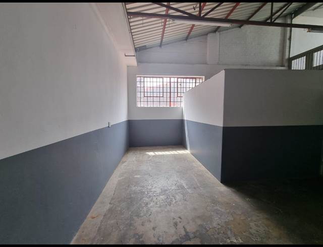 150M² WAREHOUSE TO LET IN STEELEDALE