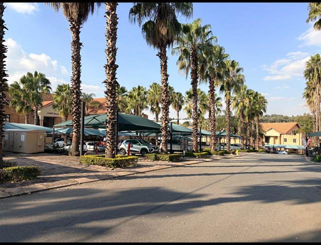112M² OFFICE TO LET IN FOURWAYS