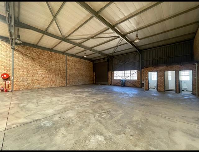 555M² WAREHOUSE TO LET IN GLEN AUSTIN AH