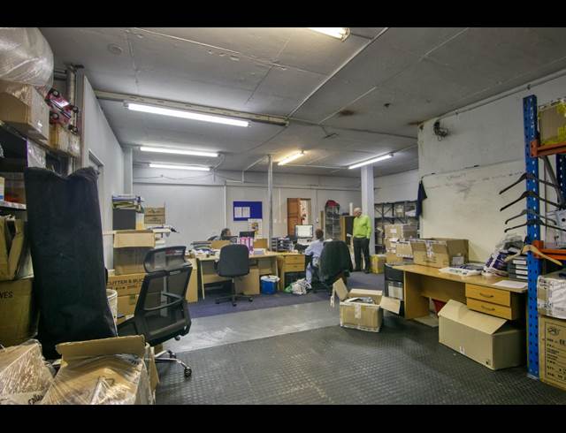 2,100M² WAREHOUSE TO LET IN WYNBERG