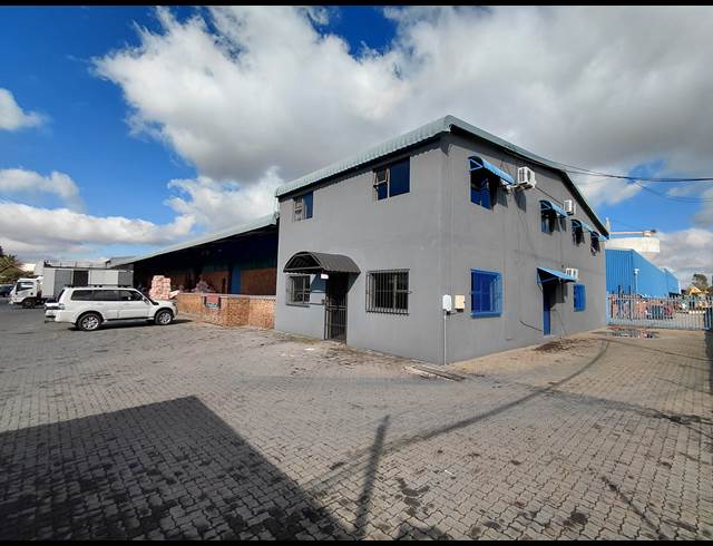640M² WAREHOUSE TO LET IN POMONA
