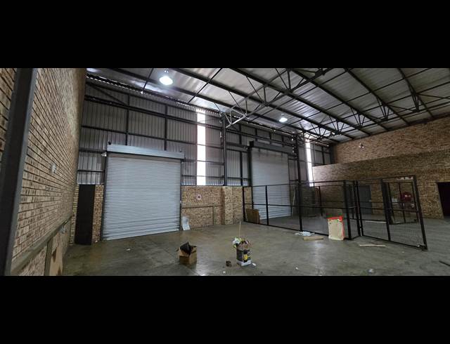 1,545M² WAREHOUSE TO LET IN LANSERIA