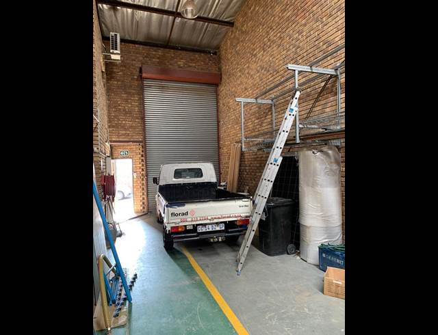 235M² WAREHOUSE RENTED IN LASER PARK