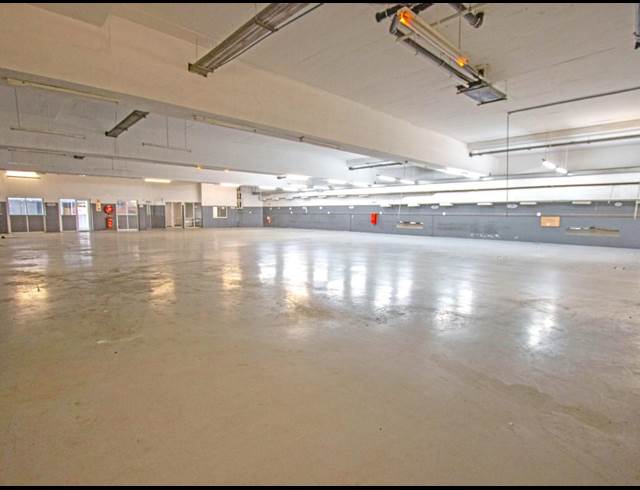 1,000M² SHOWROOM TO LET IN BRYANSTON