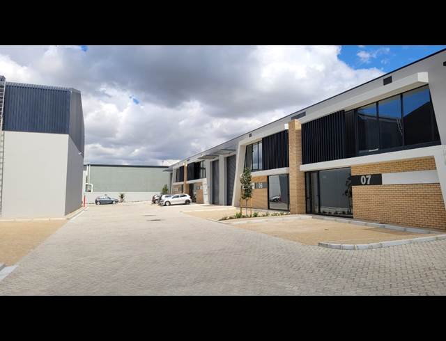 395M² WAREHOUSE TO LET IN STIKLAND INDUSTRIAL