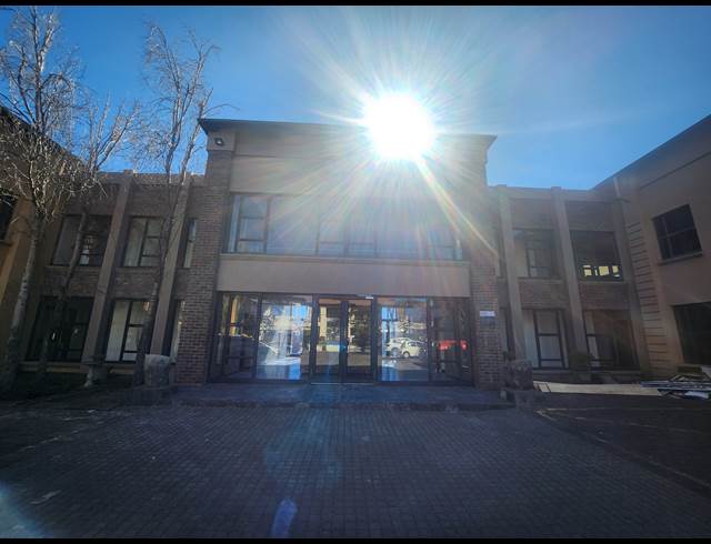 574M² OFFICE TO LET IN NOORDWYK