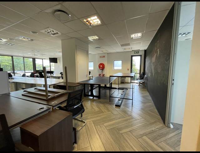 318M² OFFICE TO LET IN BRYANSTON