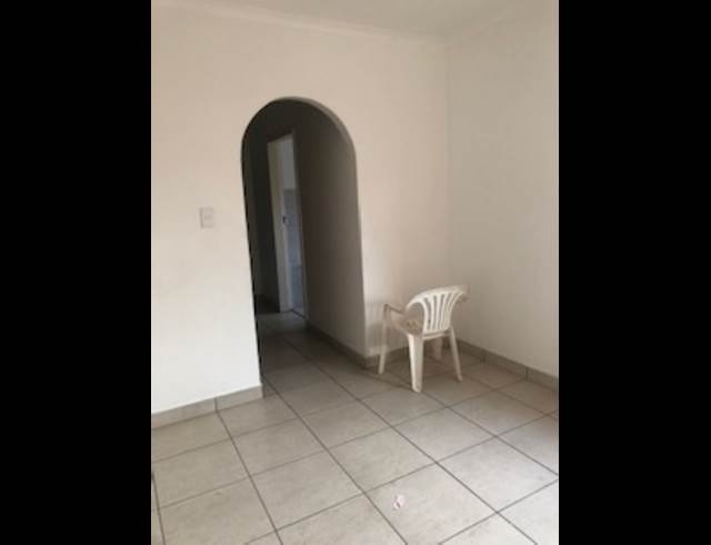 2 bed property to rent in FLORIDA