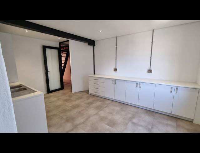 307M² OFFICE TO LET IN WOODSTOCK