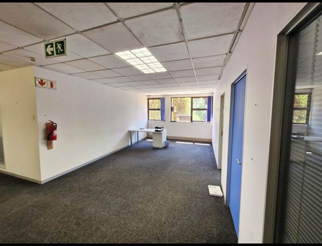 334M² OFFICE TO LET IN HOUGHTON ESTATE
