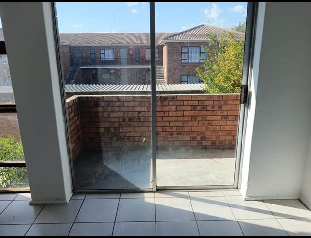 1 BEDROOM PROPERTY TO RENT IN WINDSOR PARK