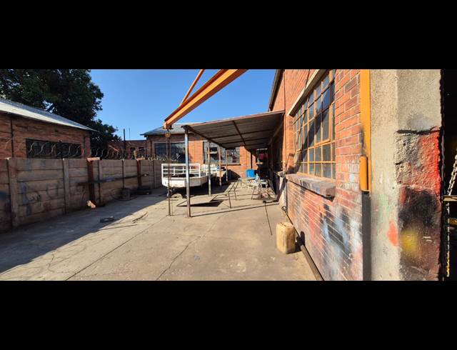 250M² WAREHOUSE TO LET IN ANDERBOLT
