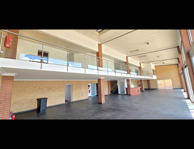 600M² SHOWROOM TO LET IN KYA SANDS