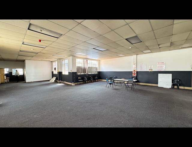 250M² WAREHOUSE TO LET IN VILLAGE MAIN