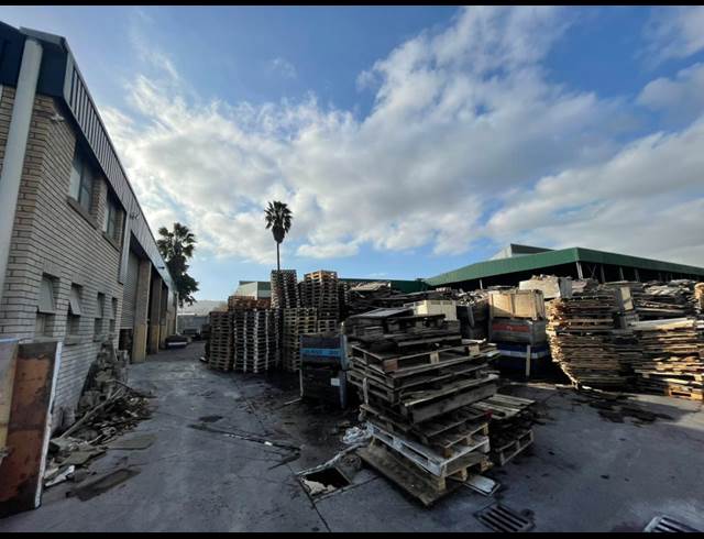 1,842M² WAREHOUSE TO LET IN PAROW EAST