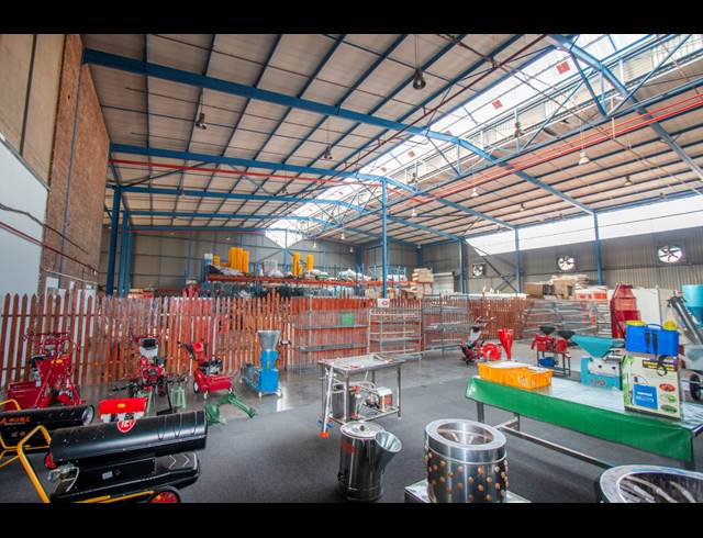 2,128M² WAREHOUSE TO LET IN SPARTAN