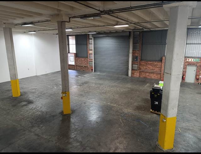 1,370M² WAREHOUSE TO LET IN WESTMEAD