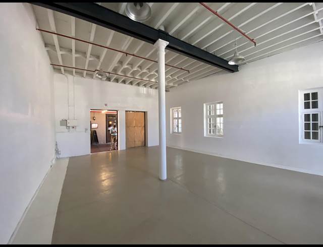 78M² RETAIL TO LET IN WOODSTOCK