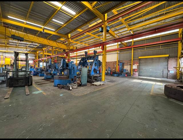 2,300M² WAREHOUSE TO LET IN ROBERTVILLE