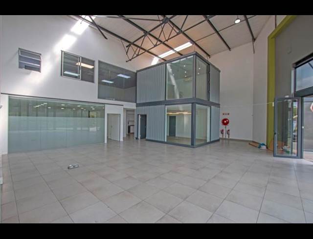 356M² SHOWROOM TO LET IN OLIVEDALE