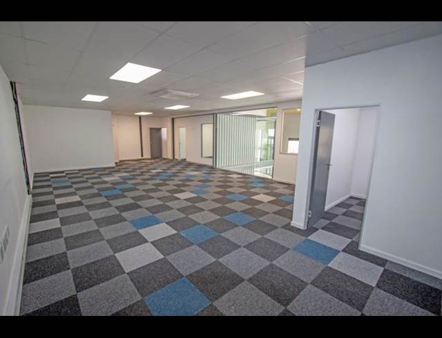 356M² SHOWROOM TO LET IN OLIVEDALE