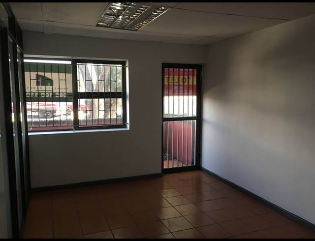 304M² FACTORY TO LET IN STIKLAND INDUSTRIAL