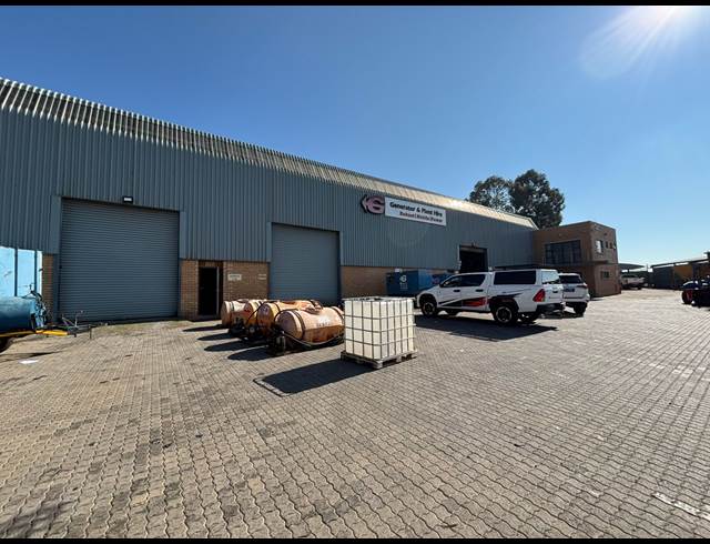 998M² WAREHOUSE TO LET IN JET PARK
