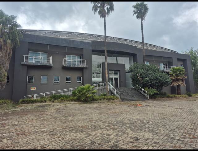 4,286M² WAREHOUSE TO LET IN LONGMEADOW