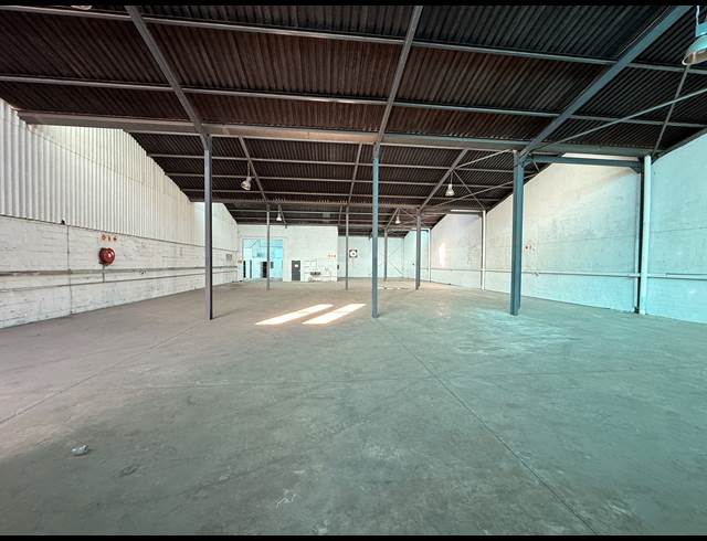 1,300M² WAREHOUSE TO LET IN BLACKHEATH INDUSTRIAL