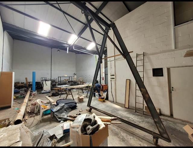 250M² WAREHOUSE RENTED IN KILLARNEY GARDENS