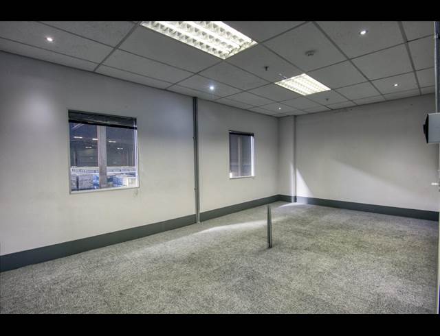 8,617M² WAREHOUSE TO LET IN LONGMEADOW